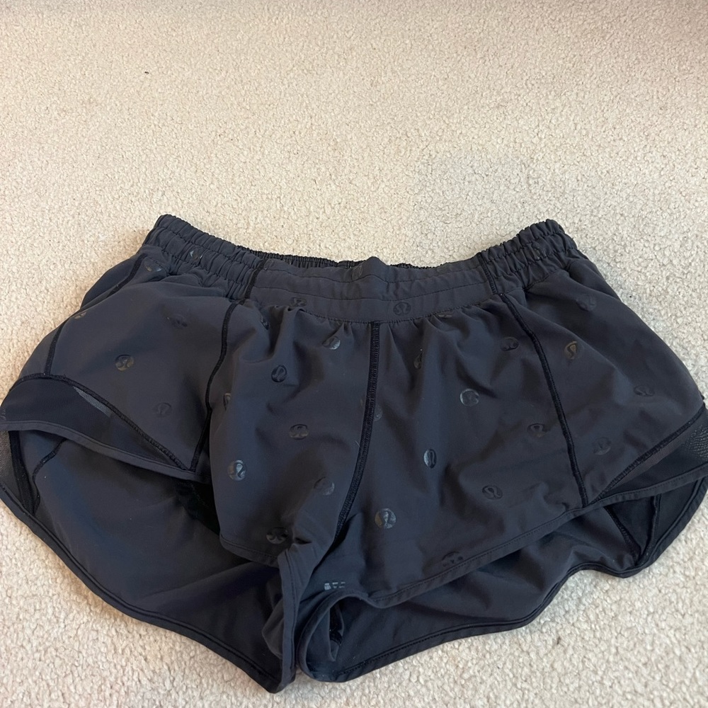 2.5 black hotty hot lulu shorts